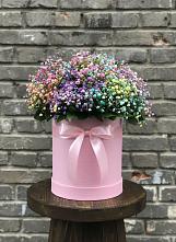 Цветочная композиция из Гипсофила и Розы в шляпной коробке в Русской Гвоздевке