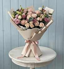 Букет цветов из:  Розы и Лизиантусы в Русской Гвоздевке