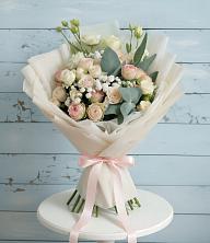Букет цветов из:  Розы и Лизиантусы в Русской Гвоздевке
