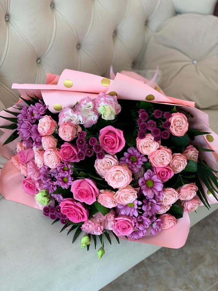 Букет цветов из: Хризантемы, Розы и Лизиантусы в Русской Гвоздевке