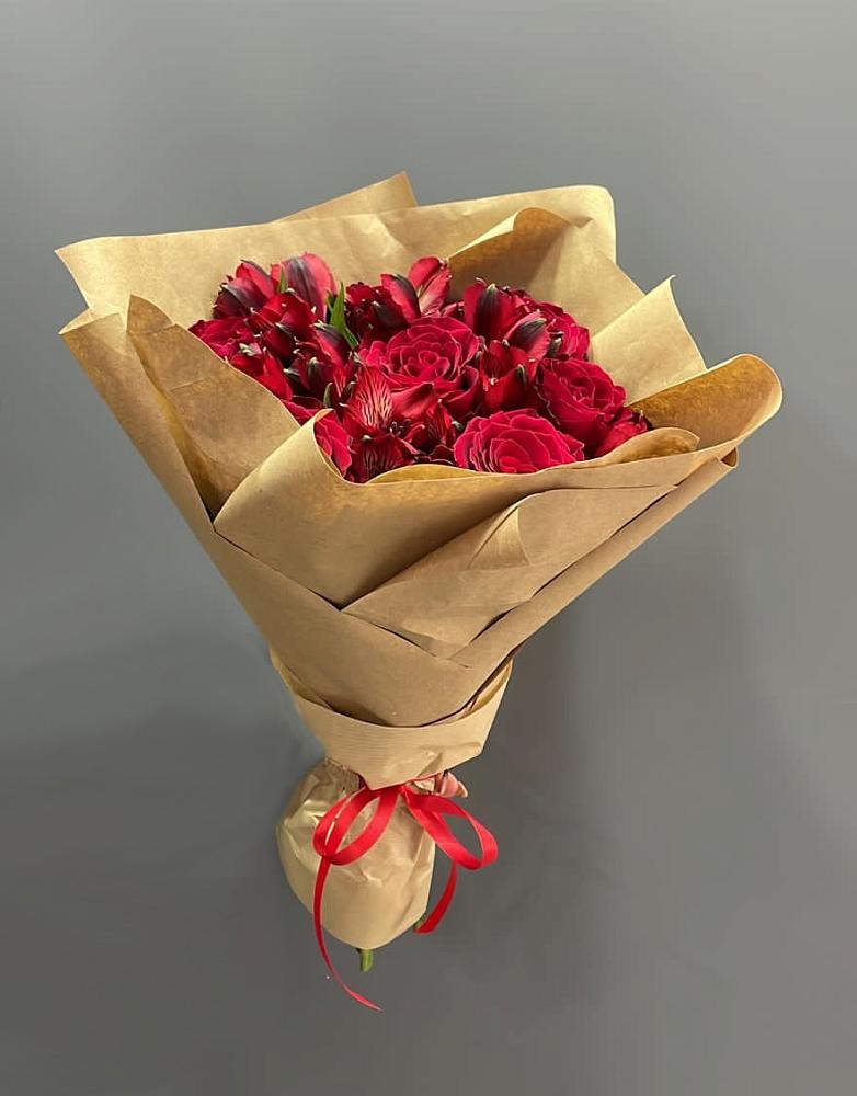 Букет цветов из: Альстромерии и Розы в Русской Гвоздевке