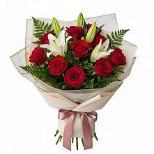 Букет цветов из:  Лилии и Розы в Русской Гвоздевке