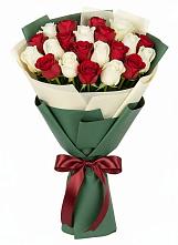 Букет Микс из красных и белых роз в Русской Гвоздевке