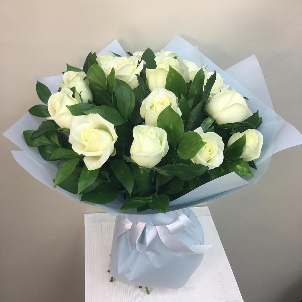 Букет 15 Белых роз Проуд в Русской Гвоздевке