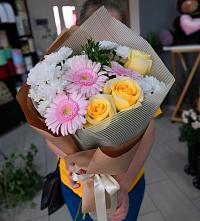 Букет цветов из:  Герберы, Розы и Хризантемы в Русской Гвоздевке