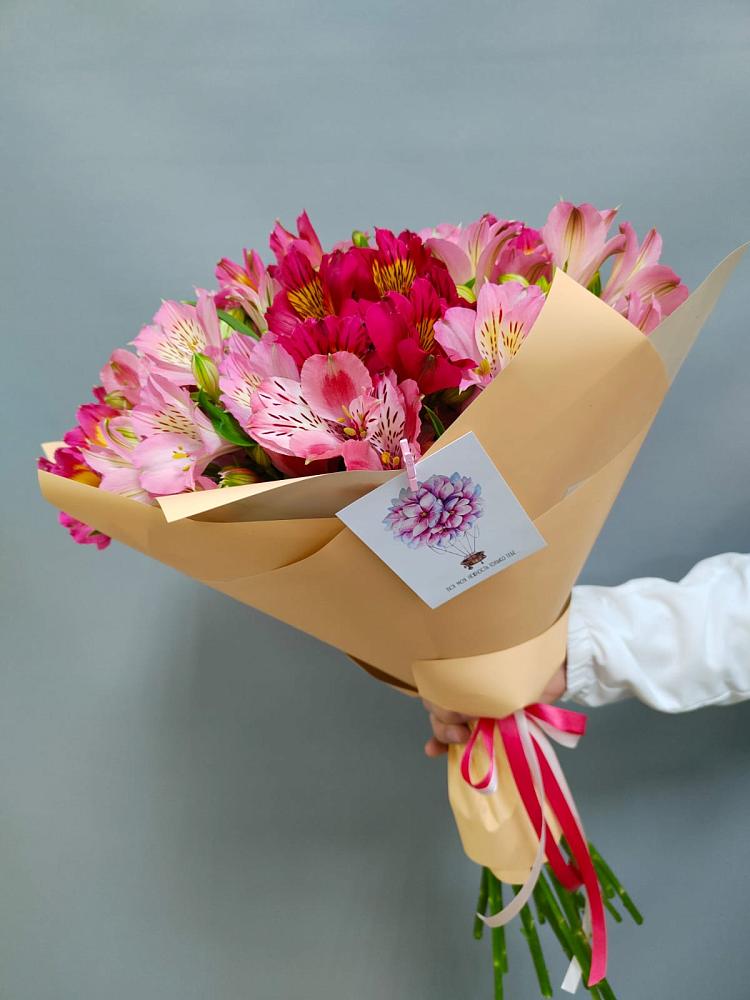 Букет цветов из: Альстромерии в Русской Гвоздевке