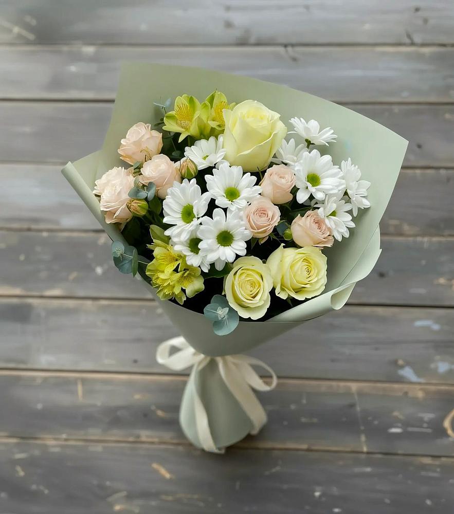 Букет цветов из: Альстромерии, Розы и Хризантемы в Русской Гвоздевке