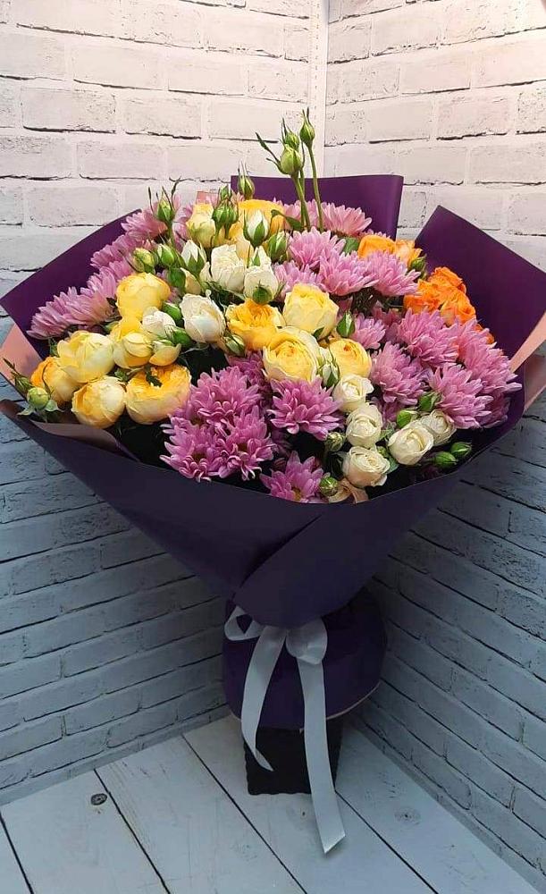 Букет цветов из: Хризантемы и Розы в Русской Гвоздевке