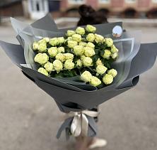 Букет Белые кустовые розы Солинеро в Русской Гвоздевке