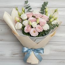 Букет цветов из:  Лизиантусы в Русской Гвоздевке