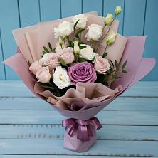 Букет цветов из:  Розы и Лизиантусы в Русской Гвоздевке