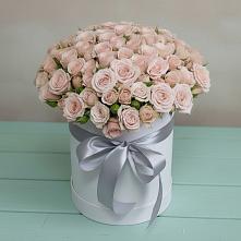 Цветочная композиция из Розы в шляпной коробке в Русской Гвоздевке