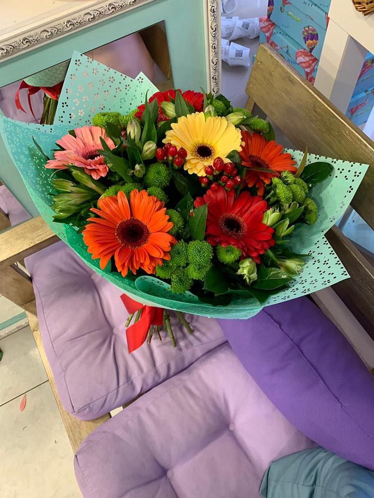 Букет цветов из: Герберы, Хризантемы и Альстромерии в Русской Гвоздевке