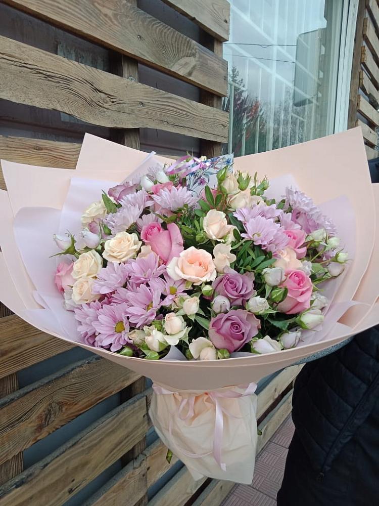 Букет цветов из: Розы и Хризантемы в Русской Гвоздевке