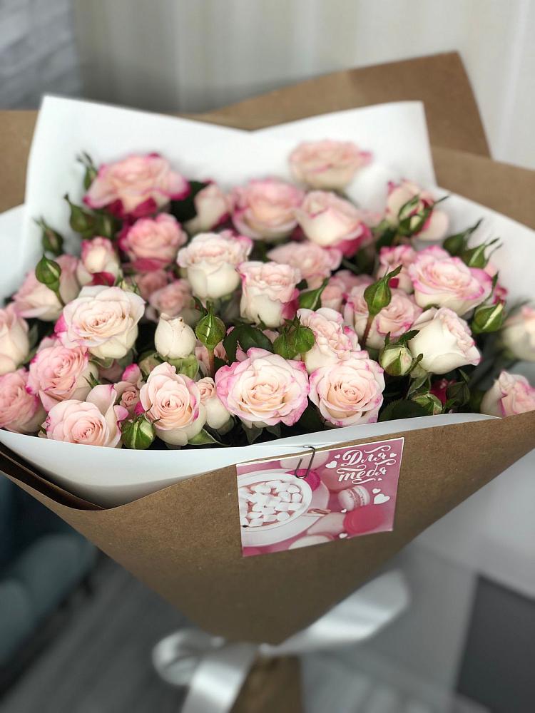 Букет цветов из: Розы в Русской Гвоздевке