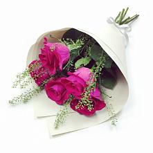 Букет цветов из:  Розы в Русской Гвоздевке