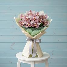 Букет цветов из:  Орхидеи и Розы в Русской Гвоздевке