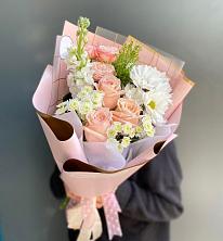 Букет цветов из:  Хризантемы и Розы в Русской Гвоздевке