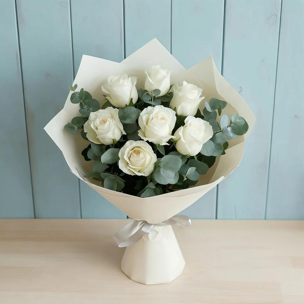 Букет Белые розы в Эвкалипте в Русской Гвоздевке