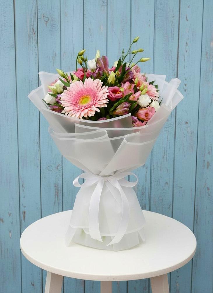 Букет цветов из: Герберы, Альстромерии и Лизиантусы в Русской Гвоздевке