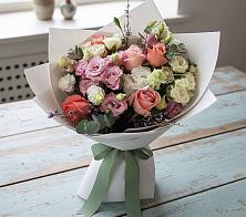 Букет цветов из:  Розы, Лизиантусы и Гвоздики в Русской Гвоздевке