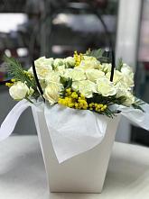 Цветочная композиция из Розы  в Русской Гвоздевке