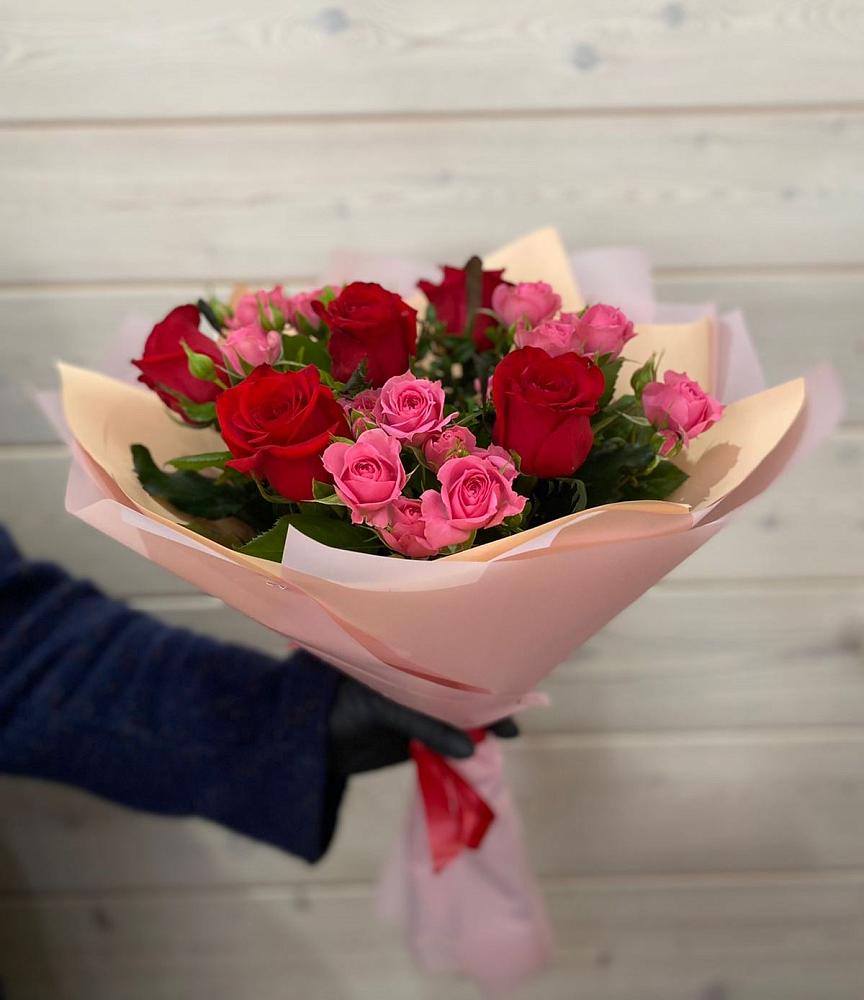 Букет цветов из: Розы в Русской Гвоздевке