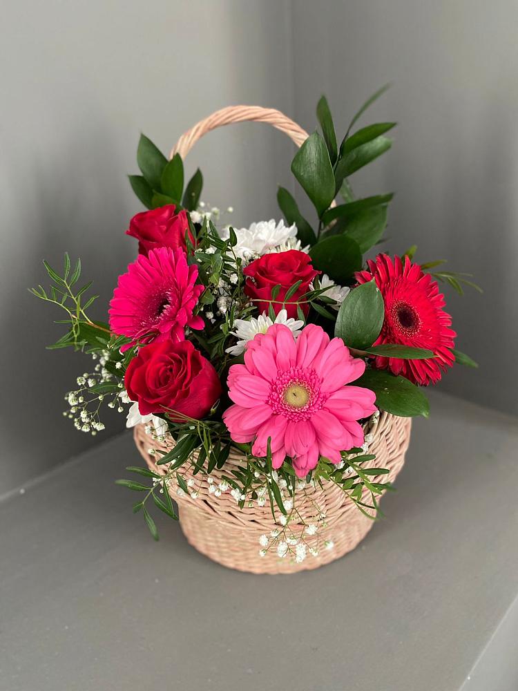 Цветочная композиция из Розы, Хризантемы и Герберы в корзине в Русской Гвоздевке