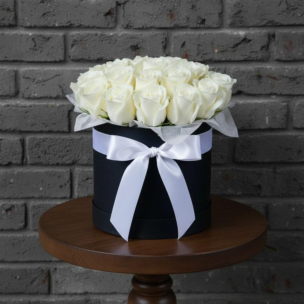 Цветочная композиция из Розы в шляпной коробке в Русской Гвоздевке