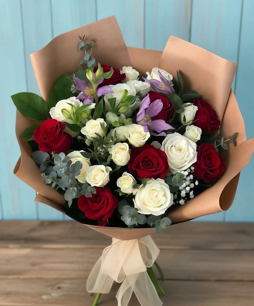 Букет цветов из: Розы и Альстромерии в Русской Гвоздевке