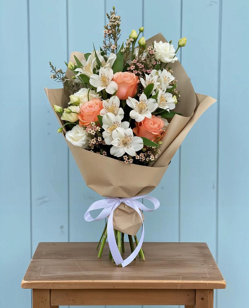 Букет цветов из: Альстромерии, Лизиантусы, Розы и Хризантемы в Русской Гвоздевке