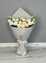 Букет цветов из:  Розы и Лизиантусы в Русской Гвоздевке